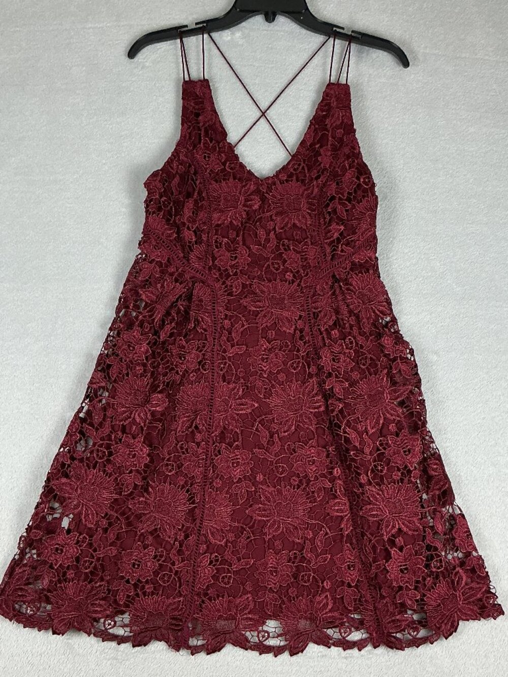 Romeo & Juliet Couture Women's Dress Medium Red Mini Lace Spaghetti Straps.